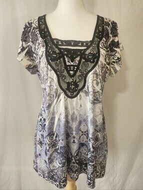 Unity World Wear Women's Black and White Embellished V-Neck Tunic Top